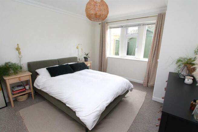 Bedroom 1.JPG