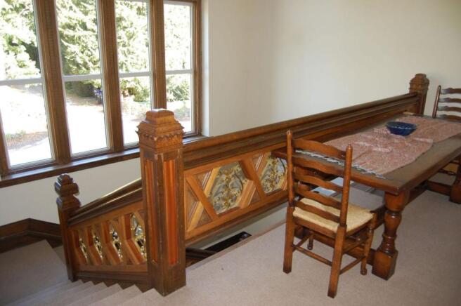 FIRST FLOOR LANDING