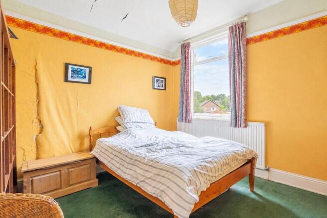 5 bed Semi-Detached for sale Image 11