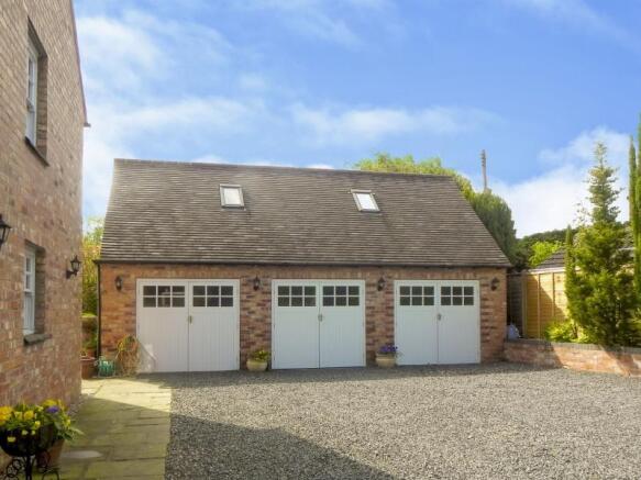 https://s3-eu-west-1.amazonaws.com/propertylab/allanmorris/property-images/standard/3742_Messuage House - Garage Block BS.jpg