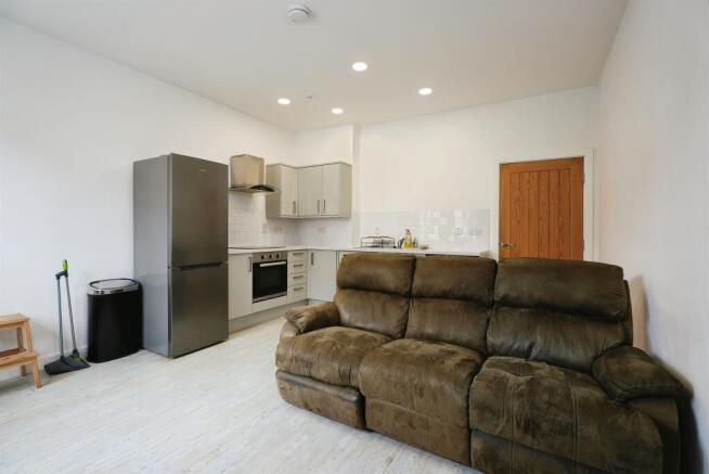 2 bed Apartment for sale Image 6