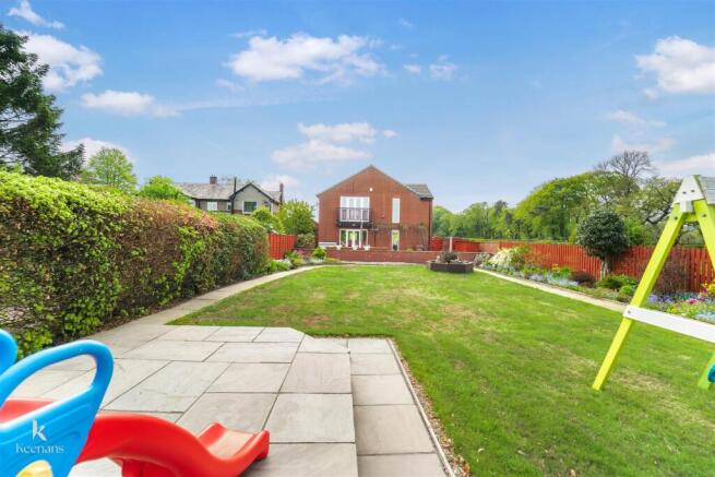 4 bed Detached for sale Image 4