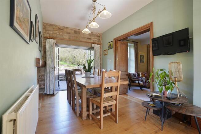 6 bed Semi-Detached for sale Image 8