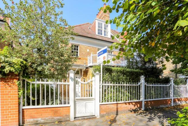 7 Woodstock Road,...