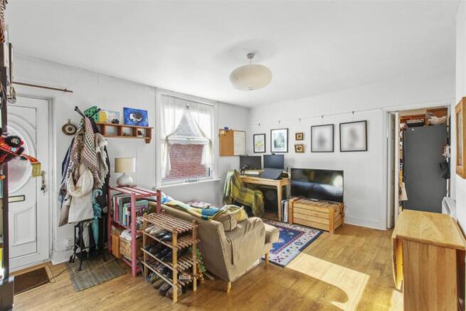 18A Desborough Park Rd, HP12 3BQ-4.jpg