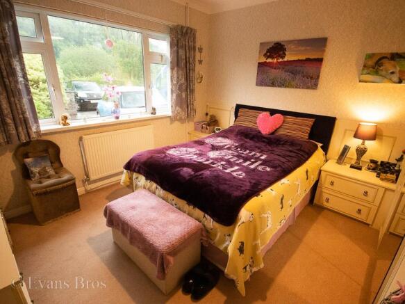 FRONT DOUBLE BEDROOM 2