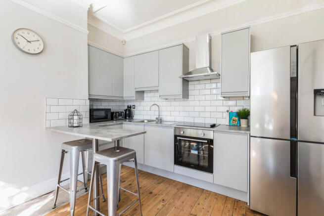 6 bed House to rent Image 12