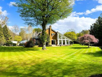 Lakeside Drive, Stoke Poges, Slough, Buckinghamshire, SL2