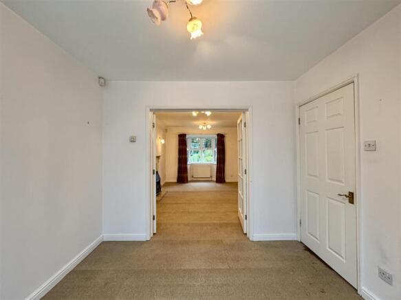 4 bed Detached for sale Image 7