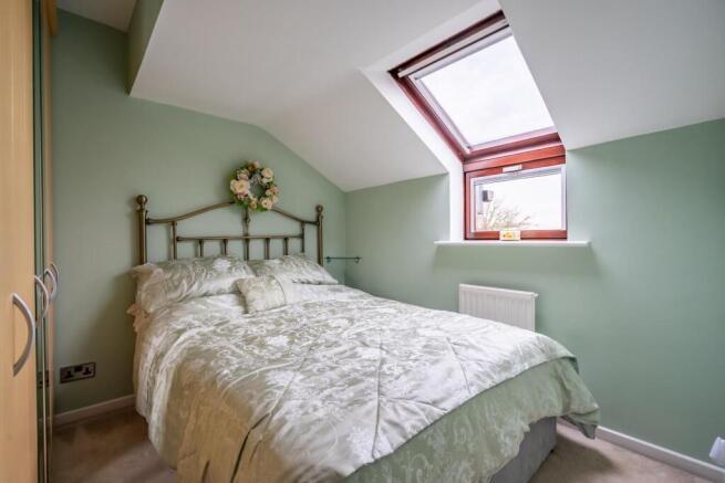 4 bed Semi-Detached for sale Image 10