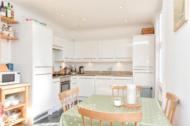 Lounge/ Kitchen