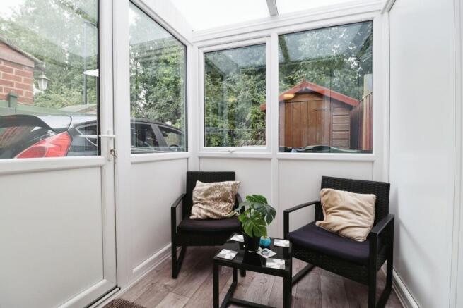 2 bed Terraced to rent Image 9