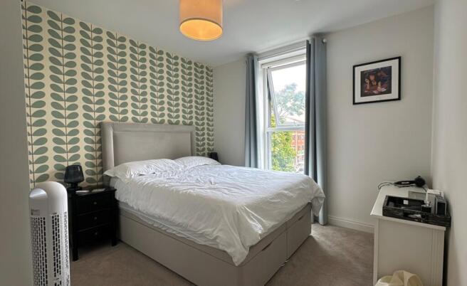Bedroom ()