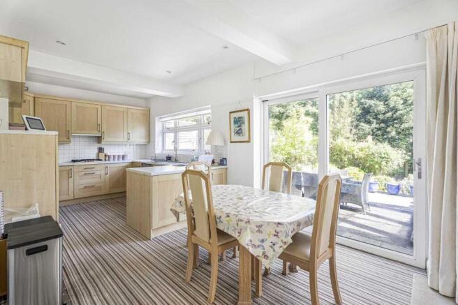 KITCHEN / DINING ROOM