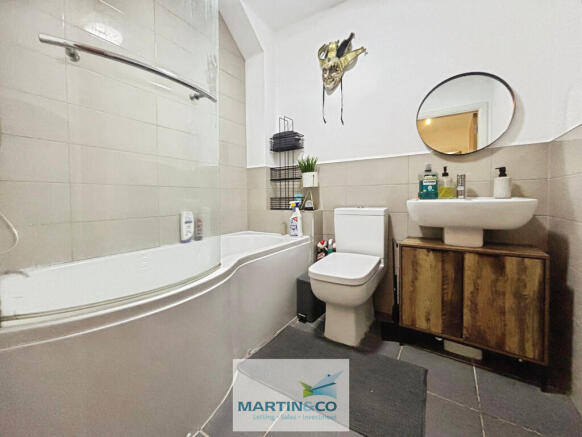2 bed Apartment for sale Image 8