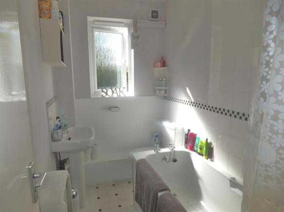 23 Lesney Gardens 001.JPG