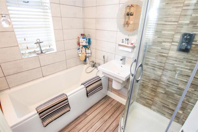 LUXURY FOUR PIECE FIRST FLOOR BATHROOM