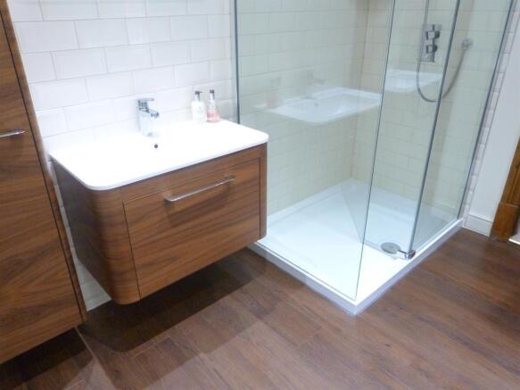 EN SUITE SHOWER ROOM IMAGE TWO