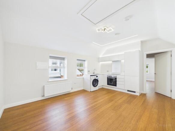 CAM02136G0-PR0562-STILL003