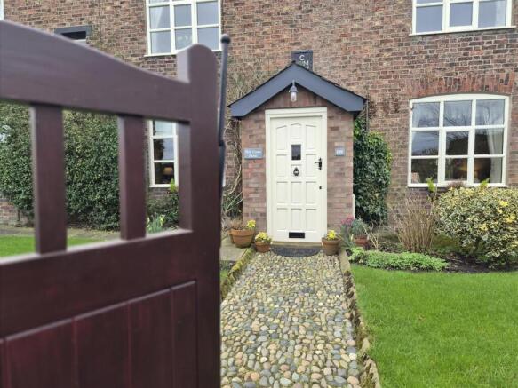 ENTRANCE PORCH