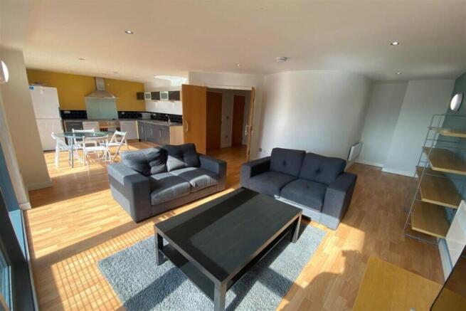 2 bed Apartment to rent Image 6