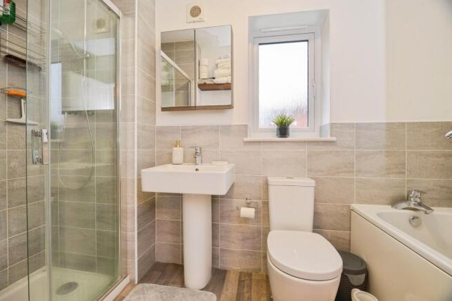 4 bed Detached for sale Image 11
