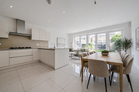 Well Grove, Whetstone, N20