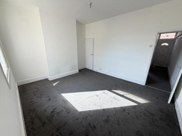 2 bed Terraced to rent Image 4