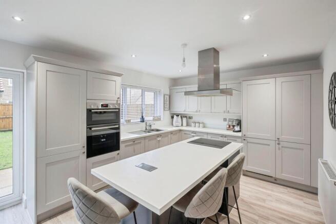 4 bed Detached for sale Image 4