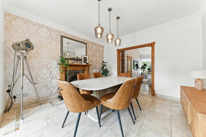 5 bed Detached for sale Image 6