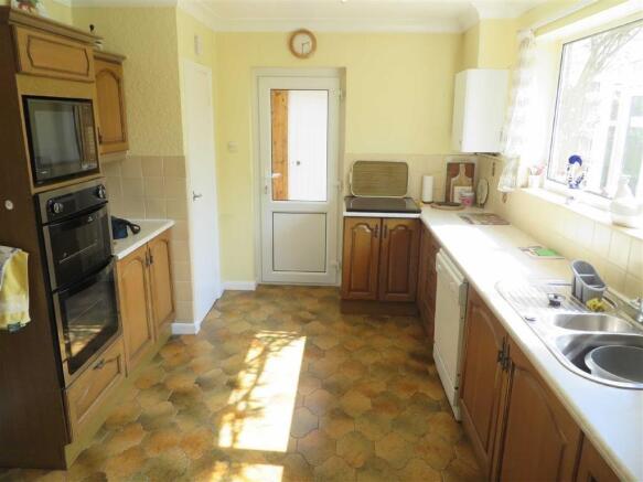 REAR FITTED KITCHEN