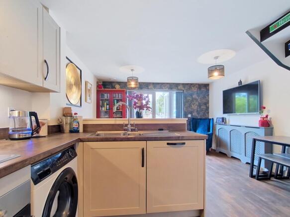 4 bed Town House for sale Image 6