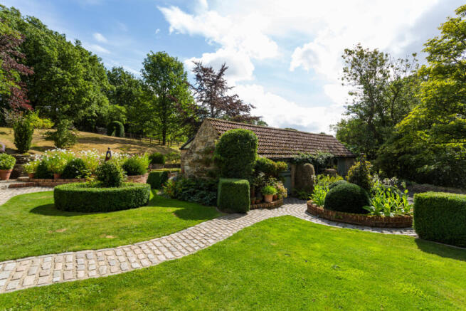 3 bed Detached for sale Image 4