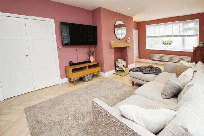 4 bed Detached Bungalow for sale Image 7