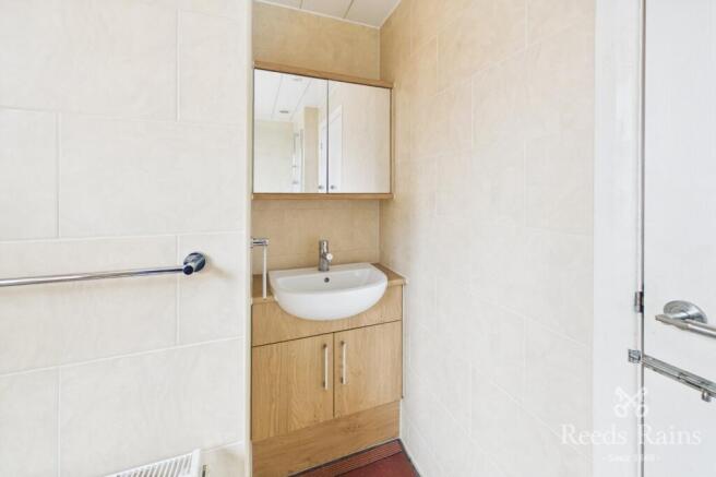 4 bed Detached for sale Image 9