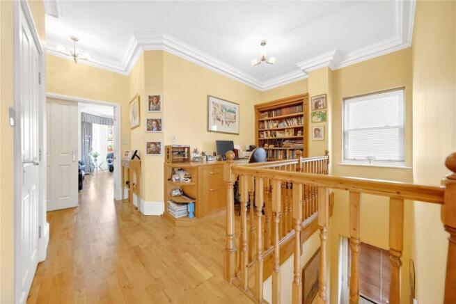 3 bed Apartment for sale Image 6