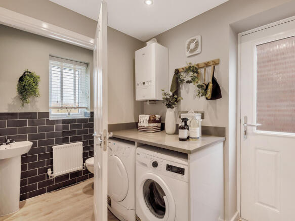 4 bed Detached for sale Image 7