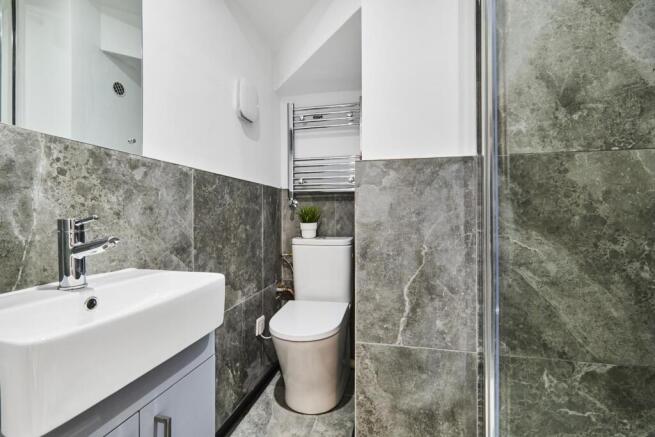 1 bed House Share to rent Image 6