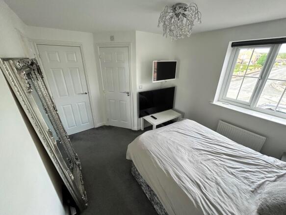 3 bed Semi-Detached to rent Image 10