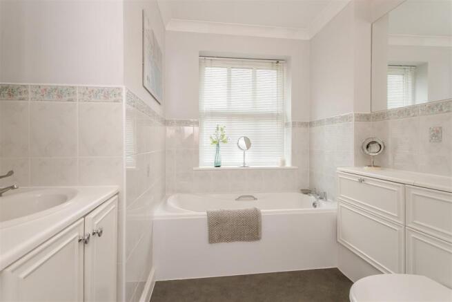 8376705-interior35.jpg