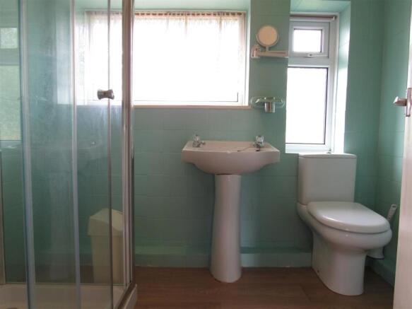 shower room 52 petersham road.JPG
