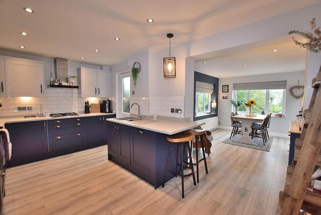 3 bed Semi-Detached for sale Image 5