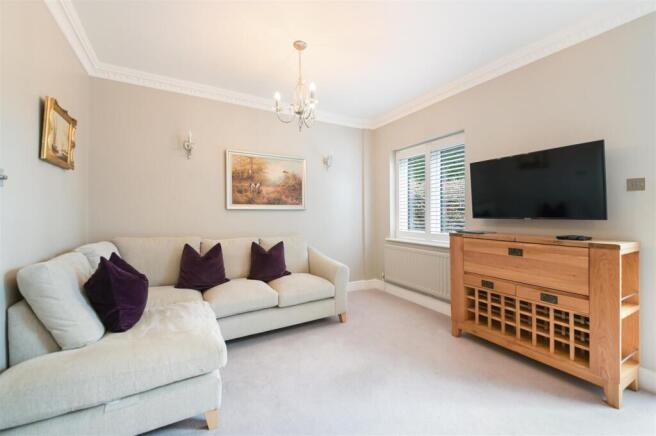 MEADE COURT,28- (4).jpg