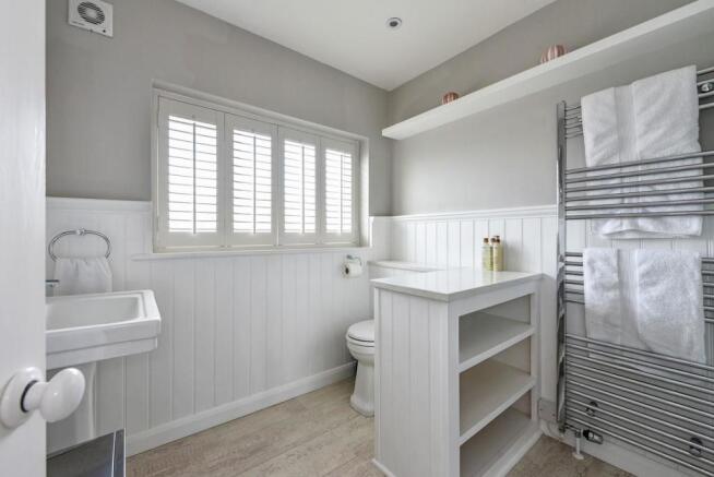 10 - En-Suite.jpg