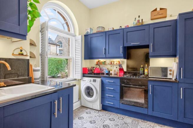 3 bed House for sale Image 4