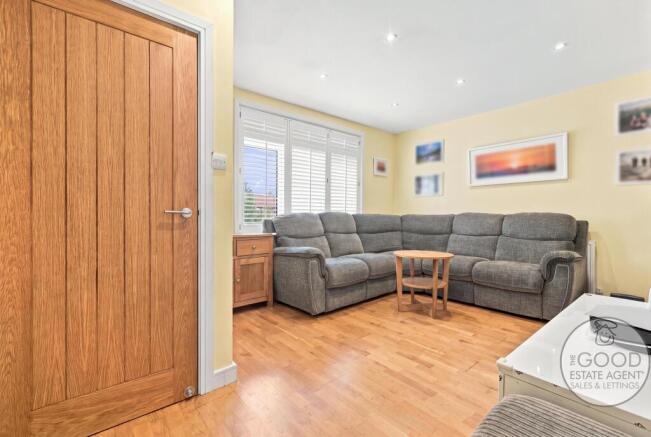 Parkmead , Loughton, IG10 photo 2