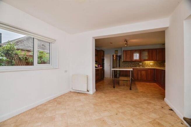 3 bed Semi-Detached Bungalow for sale Image 7