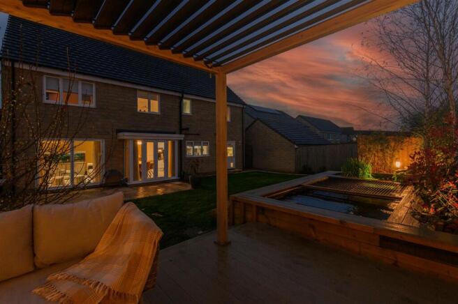 5 bedroom detached house for sale in 21 Moorbank Drive, Shelf