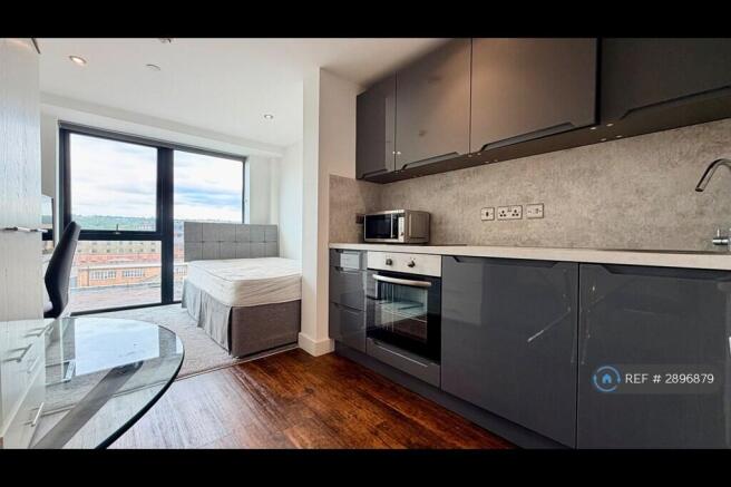 Studio to rent Image 7
