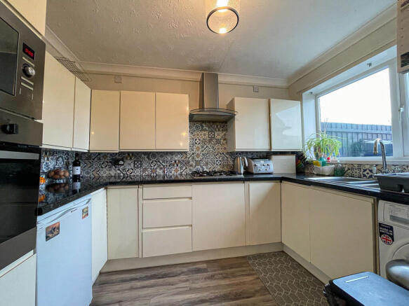 30 Dunoon Mead - Kitchen